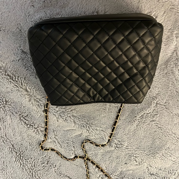 Black and Gold Crossbody - Picture 2 of 3